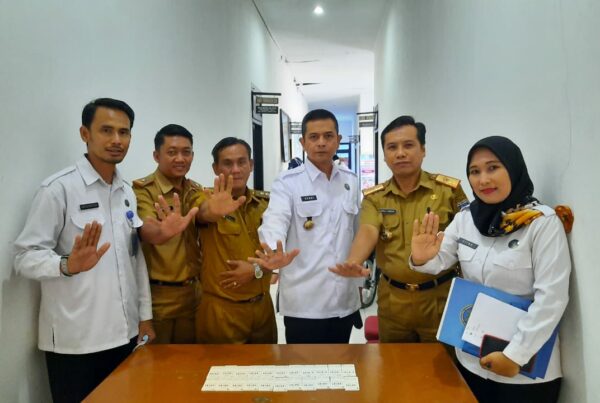 KESBANGPOL TES URINE DAN SEKALIGUS SOSIALISASI P4GN DI LINGKUNGAN DINAS PEMKAB OKU TIMUR