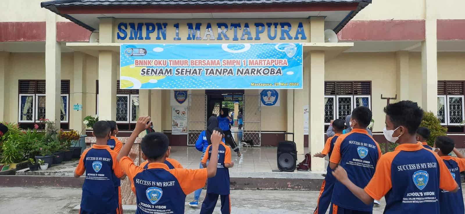SENAM SEHAT BERSAMA BNNK OKU TIMUR DAN SMP NEGERI 1 MARTAPURA SENAM SEHAT BERSAMA BNNK OKU TIMUR DAN SMP NEGERI 1 MARTAPURA
